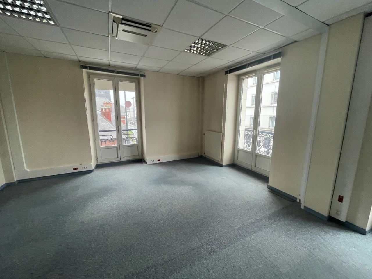 Bureau Rennes 857m² Location bureau Rennes Ille-et-Vilaine OLBUR2315439 8
